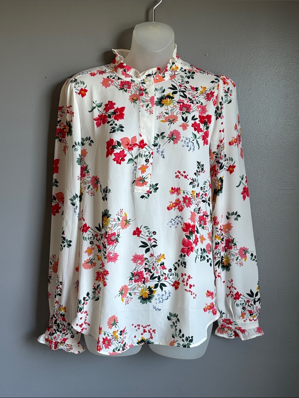 Ann Taylor LOFT floral ruffle neck blouse * sz S *